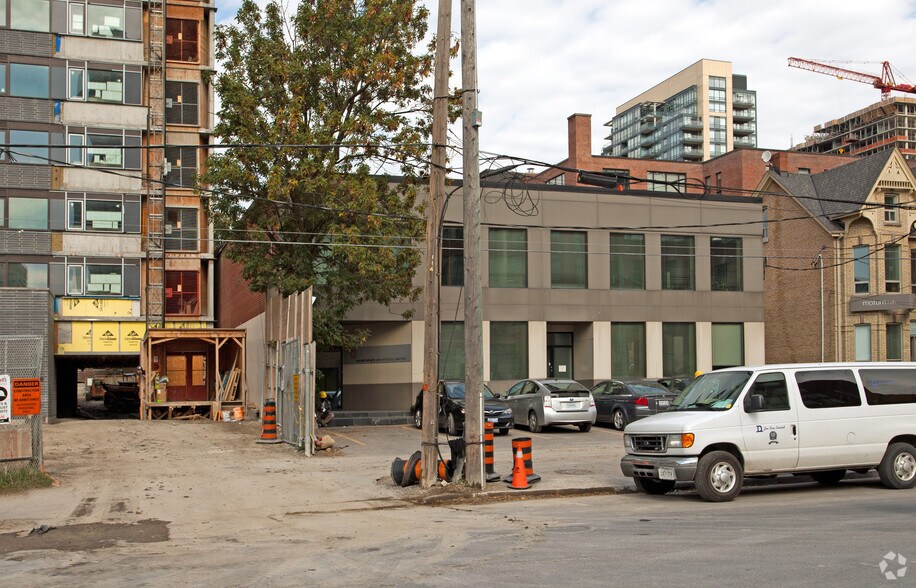 More Photos Of 380 Wellington St W, Toronto Office For Lease