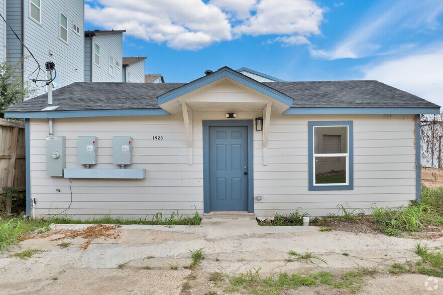 More Photos Of 1923 Kolfahl St, Houston Warehouse For Lease