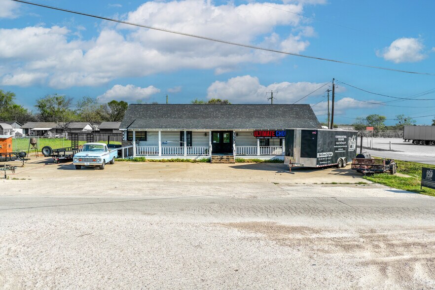 More Photos Of 720 E Lamar St, Royse City Freestanding For Sale