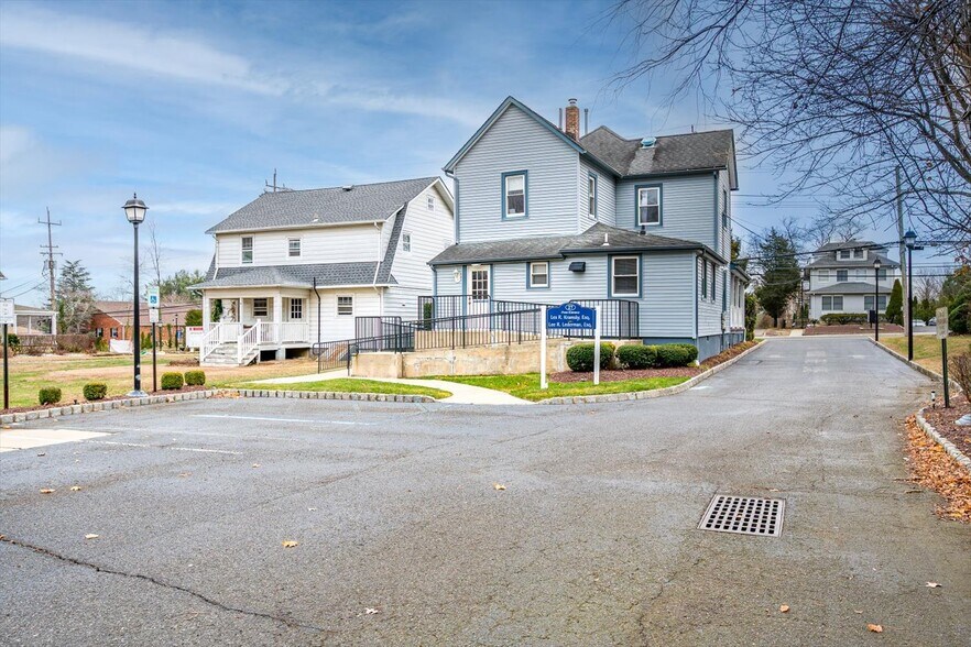 More Photos Of 27 N Main St, Marlboro Office For Sale