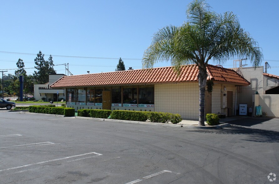 More Photos Of 986 E Vista Way, Vista Restaurant For Lease
