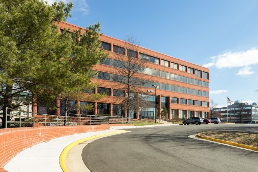 More Photos Of 6910 Richmond Hwy, Alexandria Office For Lease