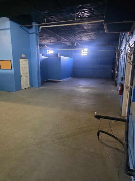 More Photos Of 801 8th Ave W, Palmetto Showroom For Lease