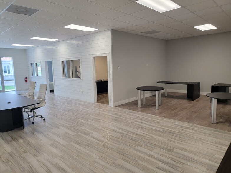 More Photos Of 9405 Cypress Lake Dr, Fort Myers Medical For Lease