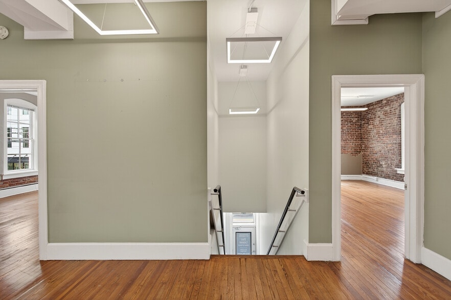 More Photos Of 2301 12th Ave, Nashville Storefront Retail Office For Lease