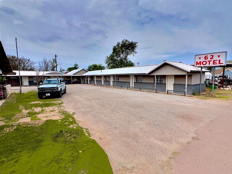 More Photos Of 413 W Broadway St, Hollis Hotel For Sale