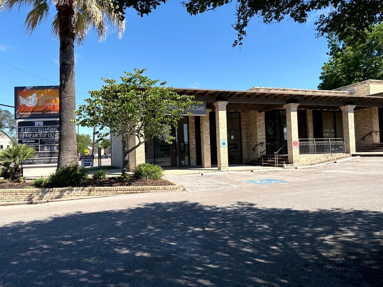 Primary Photo Of 5800 Broadway St, San Antonio Unknown For Lease