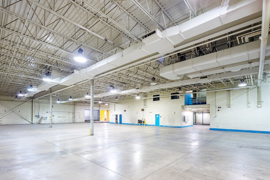 Primary Photo Of 7085 Mentor Ave, Willoughby Flex For Lease