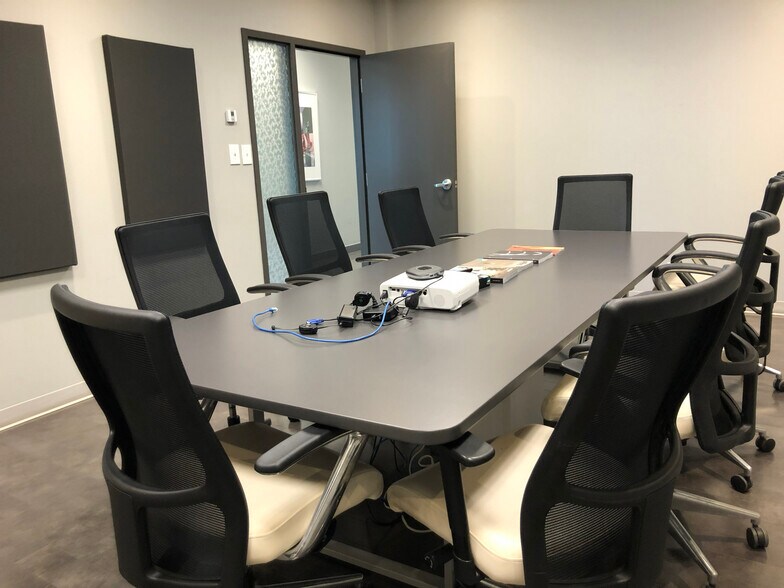 More Photos Of 20700 Rte Transcanadienne, Montréal Warehouse For Sale