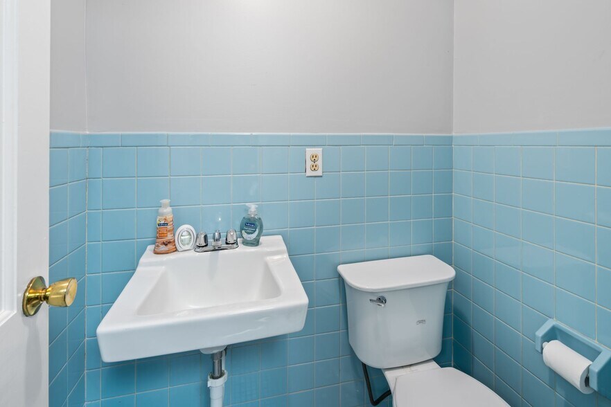 More Photos Of 312 Larkfield Rd, East Northport Office For Sale