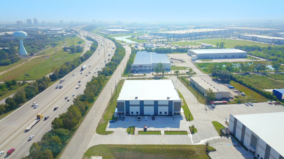 Primary Photo Of 1401 N Sam Houston Pky W, Houston Warehouse For Lease