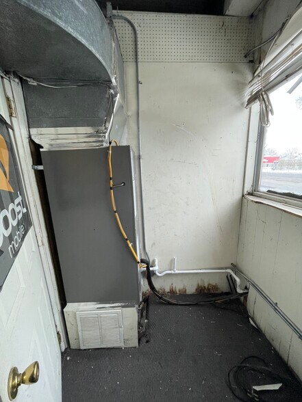 More Photos Of 5002 S Walnut St, South Bloomfield Storefront For Sale