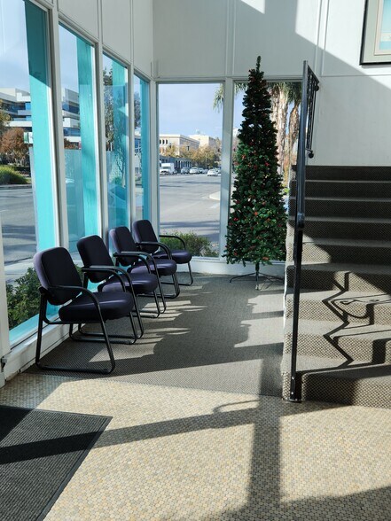 More Photos Of 930 Truxtun Ave, Bakersfield Office For Lease