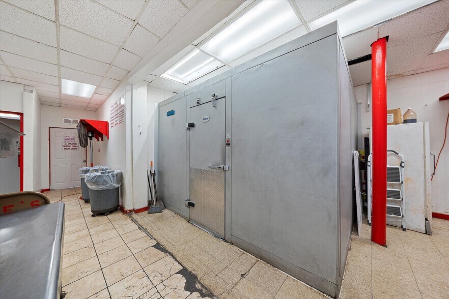 More Photos Of 4805 W Madison St, Chicago Storefront For Sale