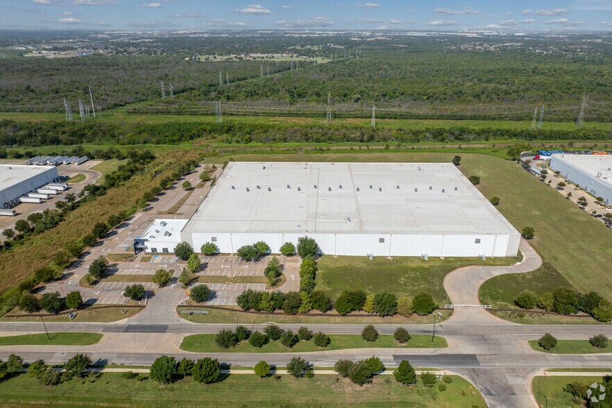 More Photos Of 4715 Mountain Creek Pky, Dallas Manufacturing For Lease