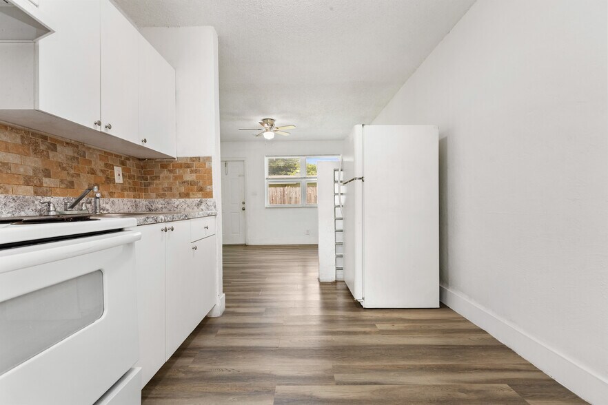 More Photos Of 5521 SW 34th St, Pembroke Park Multifamily For Sale