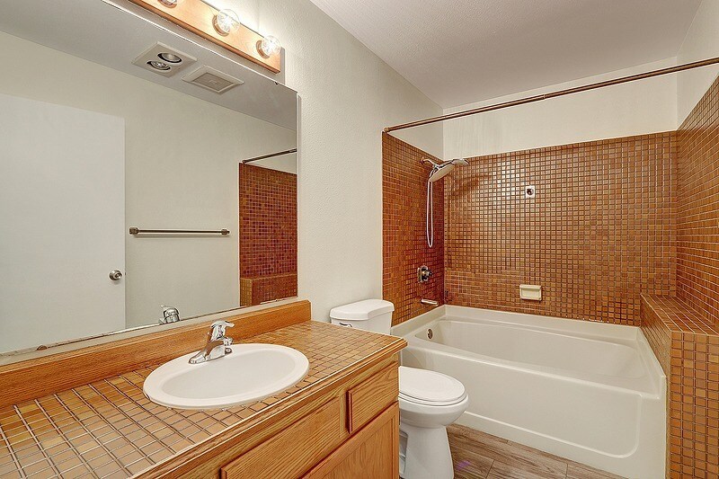 More Photos Of 9800 Roosevelt Way NE, Seattle Apartments For Sale