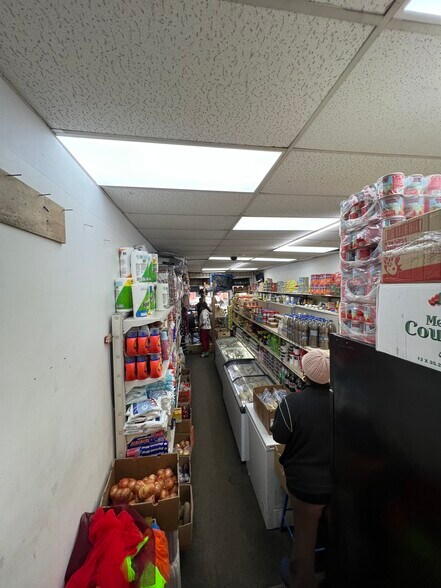More Photos Of 304-306 S Orange Ave, Newark Storefront Retail Residential For Sale