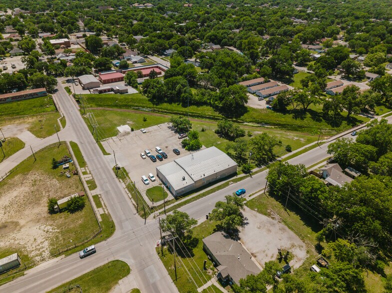More Photos Of 2555 N Market St, Wichita Auto Repair For Sale