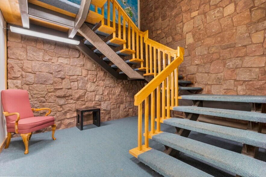 More Photos Of 1-3 Mill Pond Ln, Simsbury Office For Sale