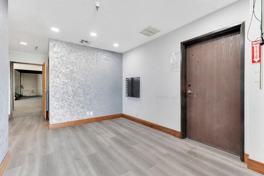 More Photos Of 8010 Wheatland Ave, Sun Valley Manufacturing For Sale