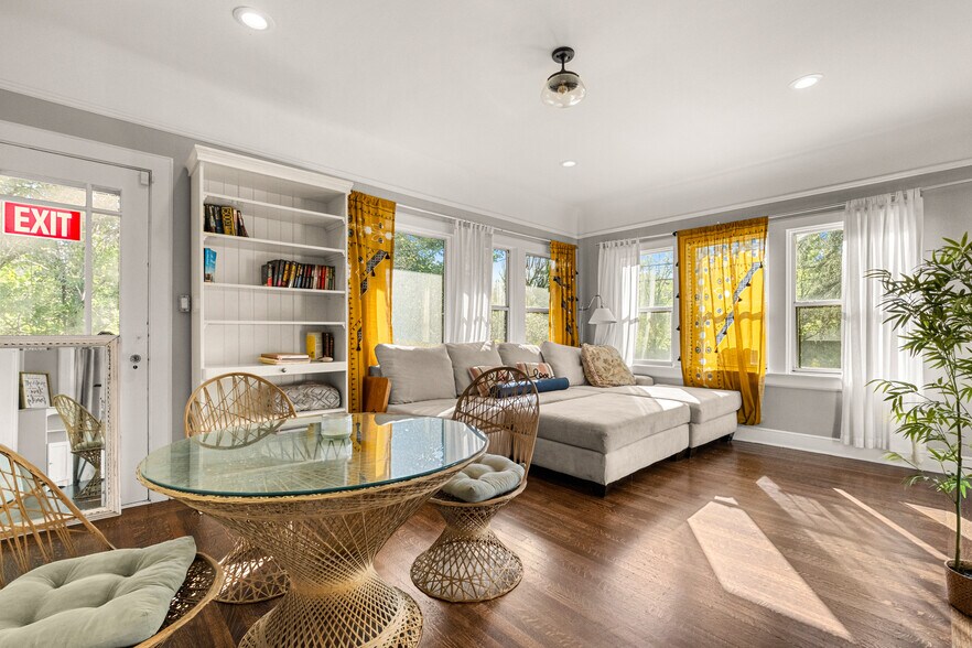 More Photos Of 320 Taylor Rd, Newcastle Specialty For Sale