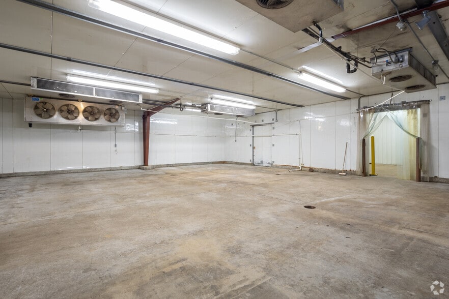 More Photos Of 2015 E Olive St, Decatur Refrigeration Cold Storage For Lease