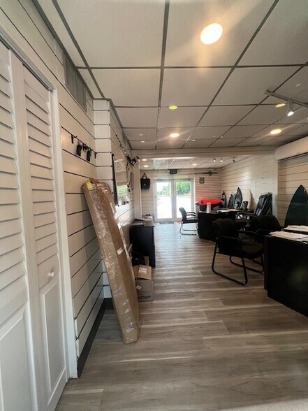 More Photos Of 106309 Overseas Hwy, Key Largo Auto Dealership For Lease