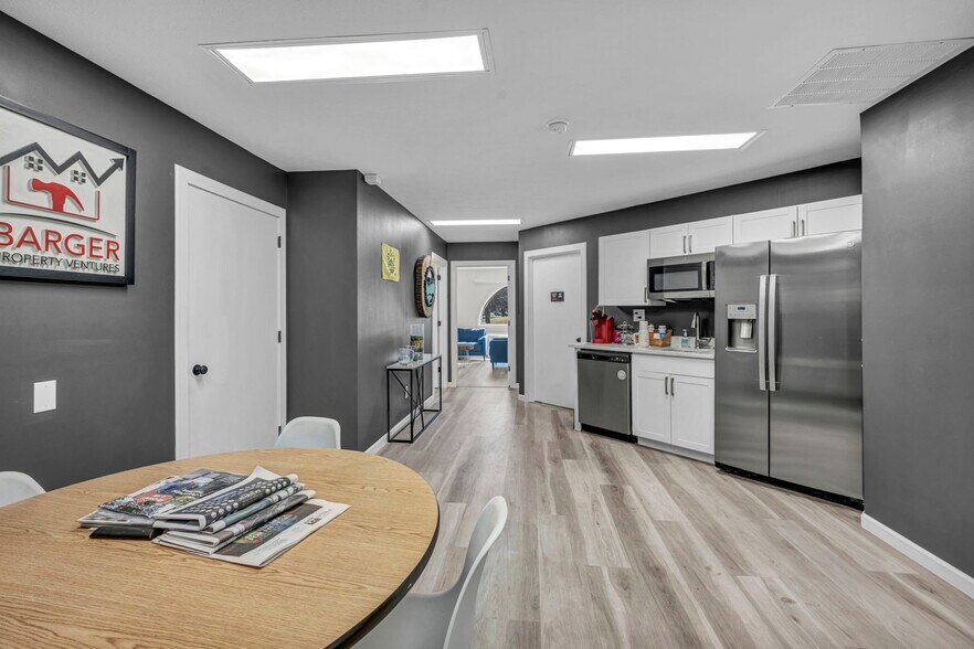 More Photos Of 1824 E Broad St, Columbus Office Residential For Lease