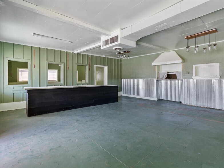 More Photos Of 805 S Green Ave, Purcell Restaurant For Sale