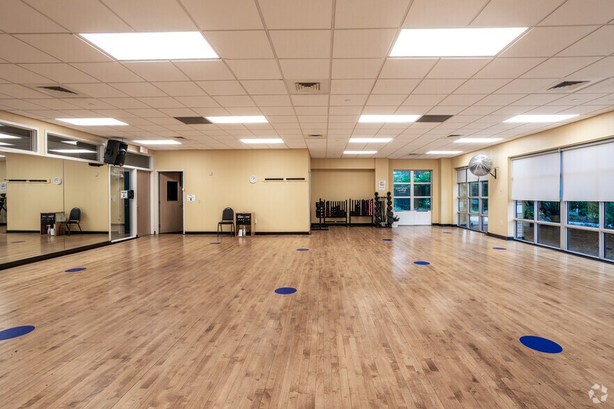 More Photos Of 847 Easton Rd, Warrington Office For Sale