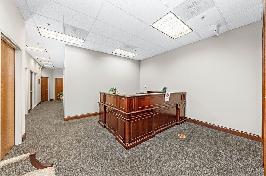 More Photos Of 1776 Legacy Cir, Naperville Medical For Lease