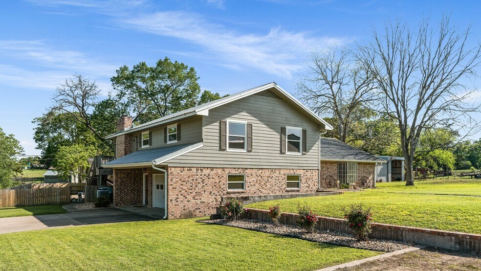 More Photos Of 2355 Jackson League Cir, Brenham Lodge Meeting Hall For Sale