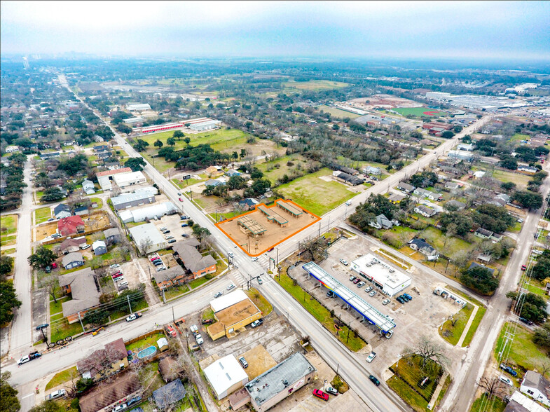 Primary Photo Of 2100 S College Ave, Bryan Service Station For Sale