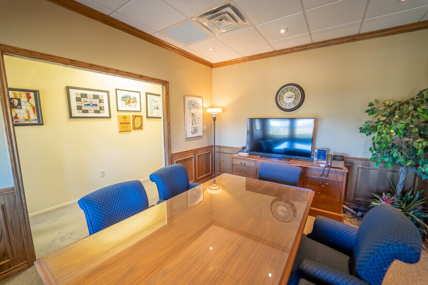 More Photos Of 5103 E Airline Rd, Victoria Office For Lease