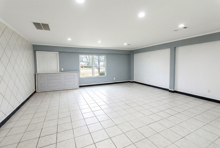 More Photos Of 706 Collins Hill Rd, Lawrenceville Office For Sale