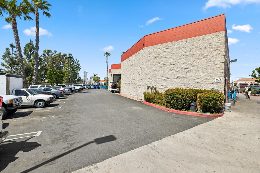 More Photos Of , Santa Ana General Retail For Sale
