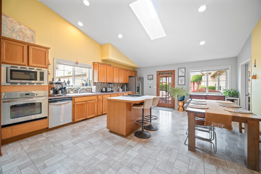 More Photos Of 14547 Thayer Rd, Oregon City Congregate Senior Housing For Sale