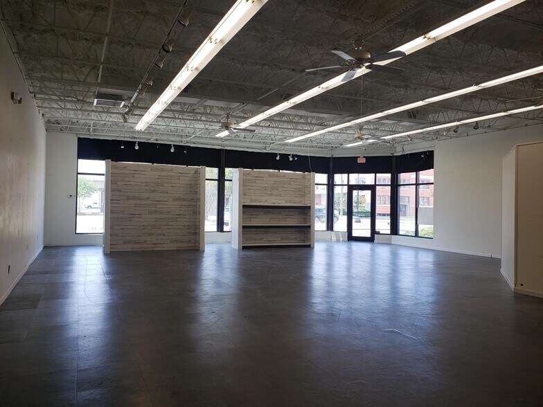 More Photos Of 200 E Garden St, Pensacola Freestanding For Lease