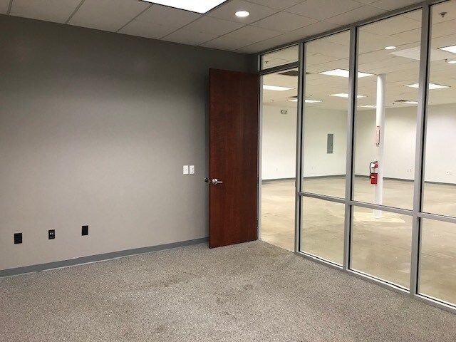More Photos Of 118-122 Space Park Dr, Nashville Unknown For Lease
