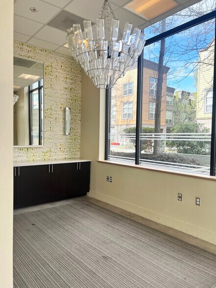 More Photos Of 1811 SW River Dr, Portland Apartments For Lease