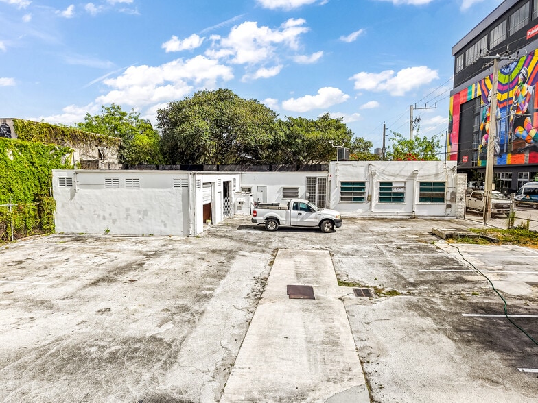 More Photos Of 775 NW 21st St, Miami Service For Sale
