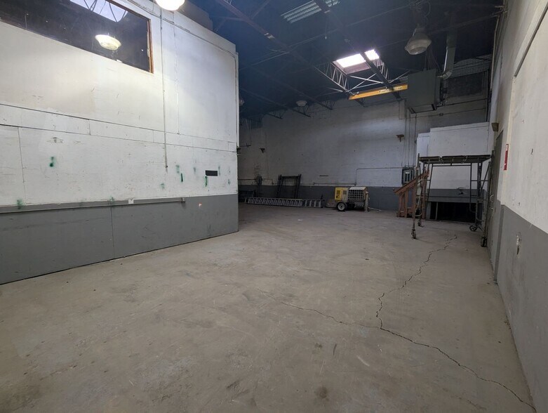 More Photos Of 48 New St Rear, Cambridge Warehouse For Lease