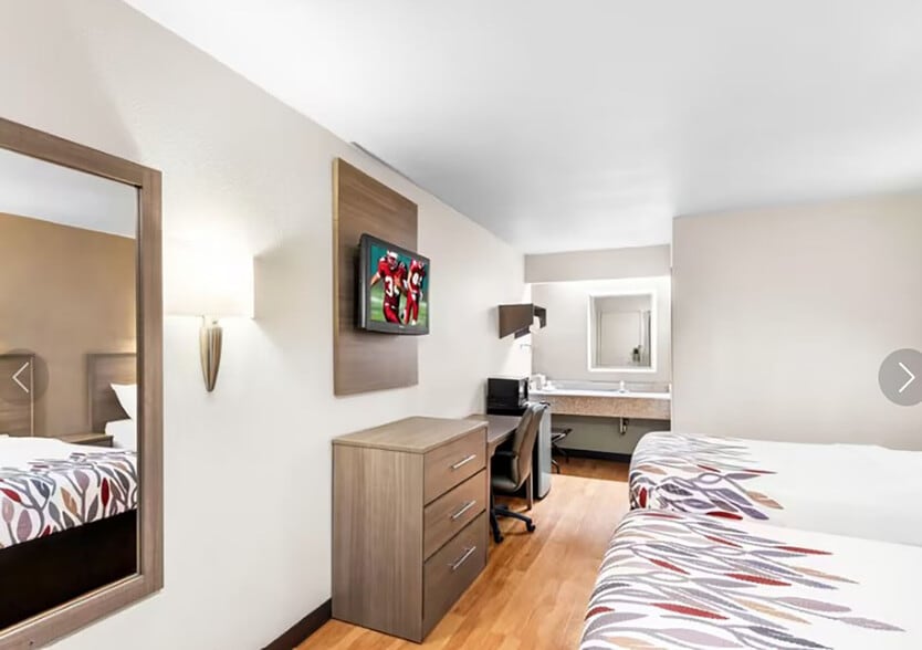 More Photos Of 9520 Valparaiso Ct, Indianapolis Hotel For Sale