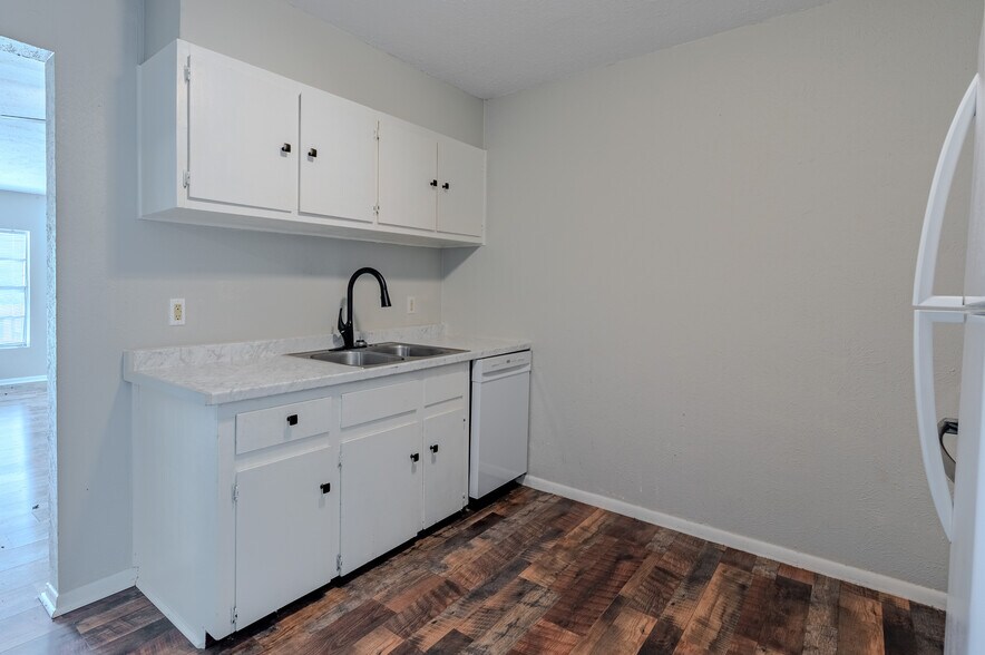 More Photos Of 732 W Alice Ave, Kingsville Apartments For Sale