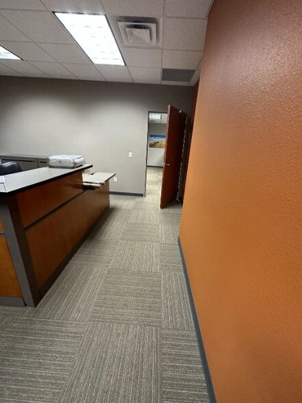 More Photos Of 151 Saint Andrews Ct, Mankato Office For Lease