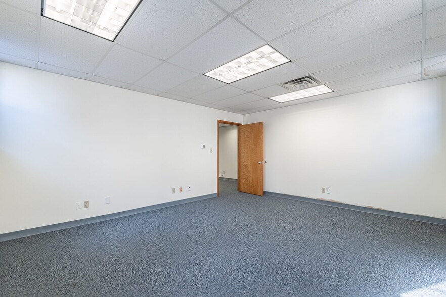 More Photos Of 1130 Vester Ave, Springfield Medical For Lease