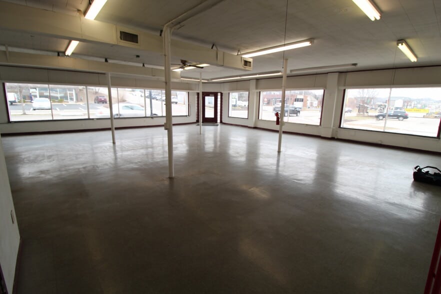 More Photos Of 5950 Nieman Rd, Shawnee Freestanding For Sale