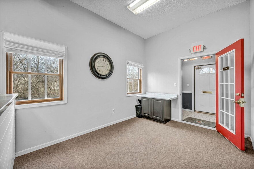 More Photos Of 4020-4028 Colorado Ave, Sheffield Storefront Retail Office For Sale