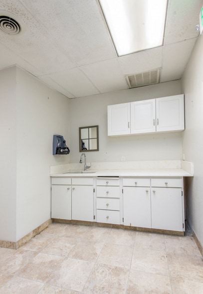 More Photos Of 4081 W Chinden Blvd, Garden City Service For Sale